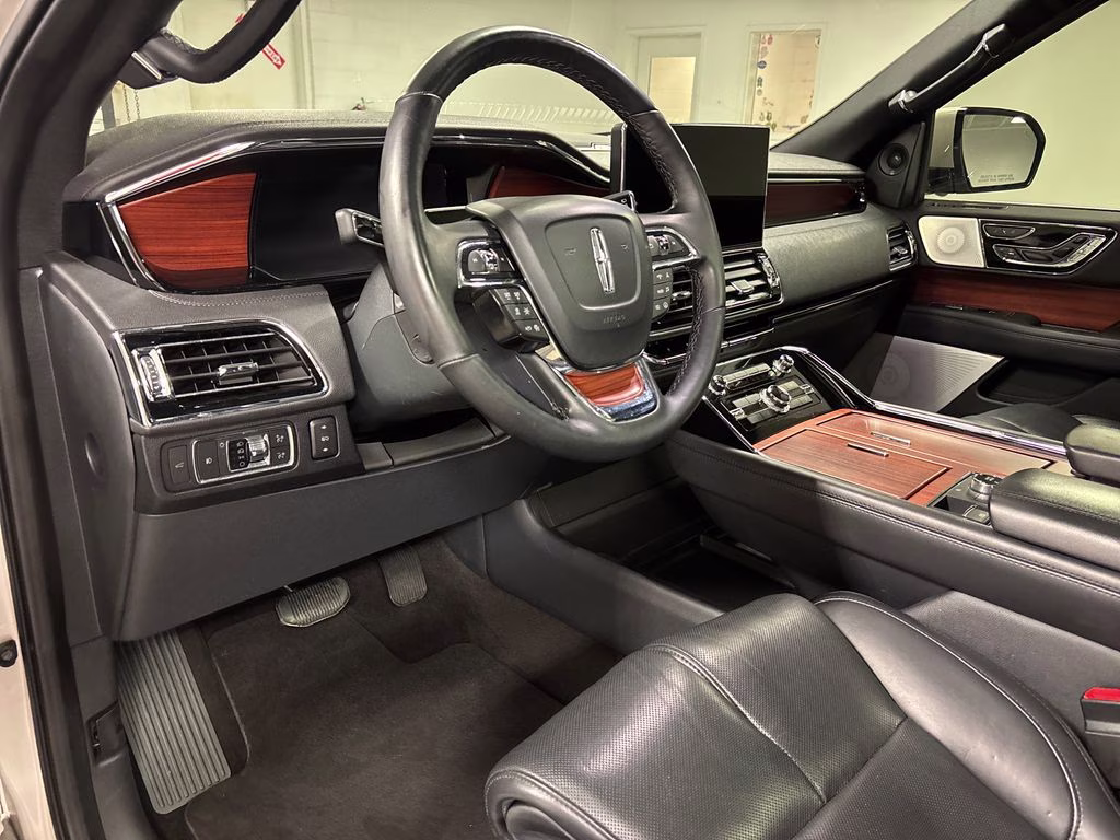 2022 Pearl Metallic Lincoln Navigator Reserve 4X4 SUV