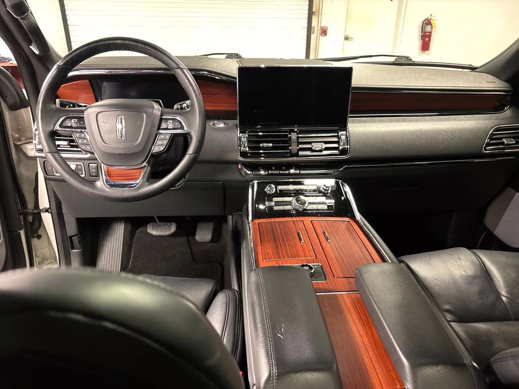 2022 Pearl Metallic Lincoln Navigator Reserve 4X4 SUV
