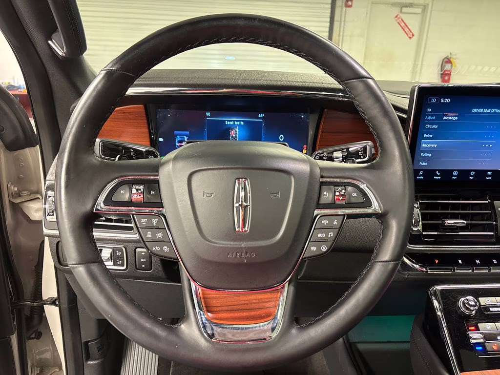 2022 Pearl Metallic Lincoln Navigator Reserve 4X4 SUV