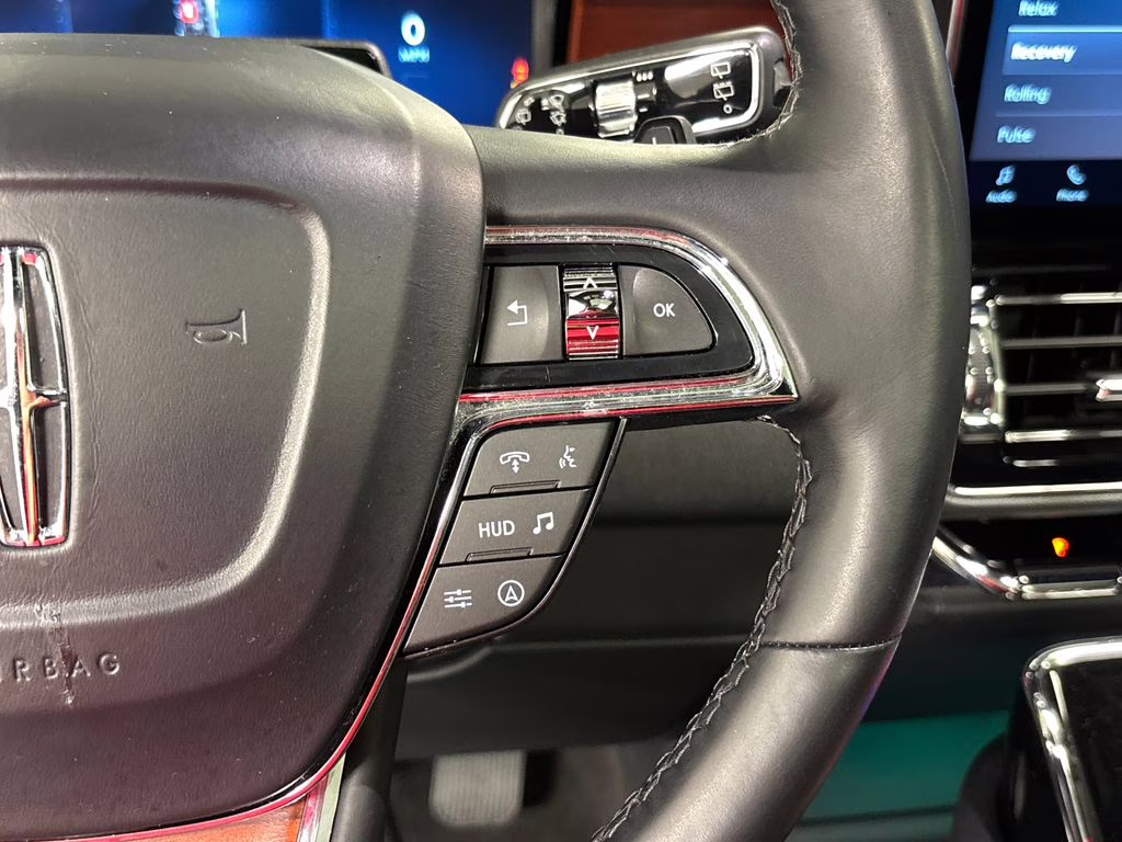 2022 Pearl Metallic Lincoln Navigator Reserve 4X4 SUV