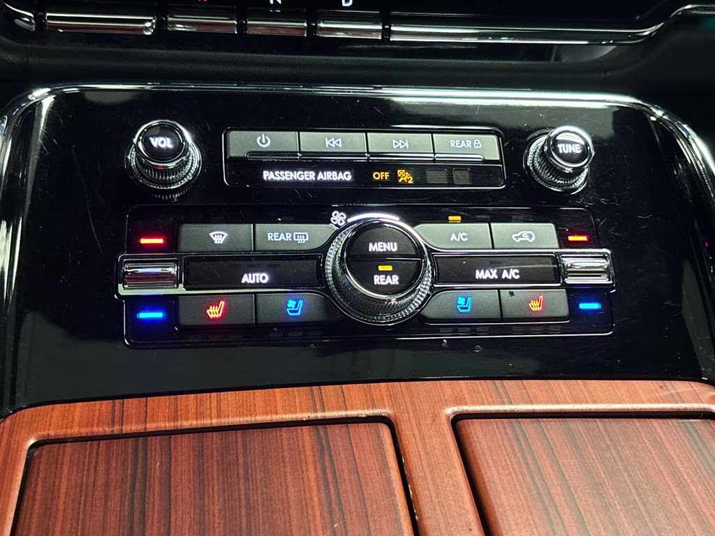 2022 Pearl Metallic Lincoln Navigator Reserve 4X4 SUV