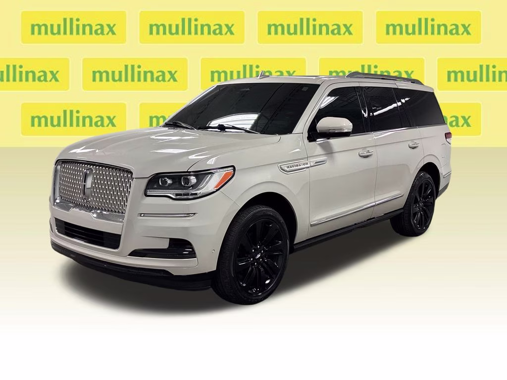 2022 Pearl Metallic Lincoln Navigator Reserve 4X4 SUV