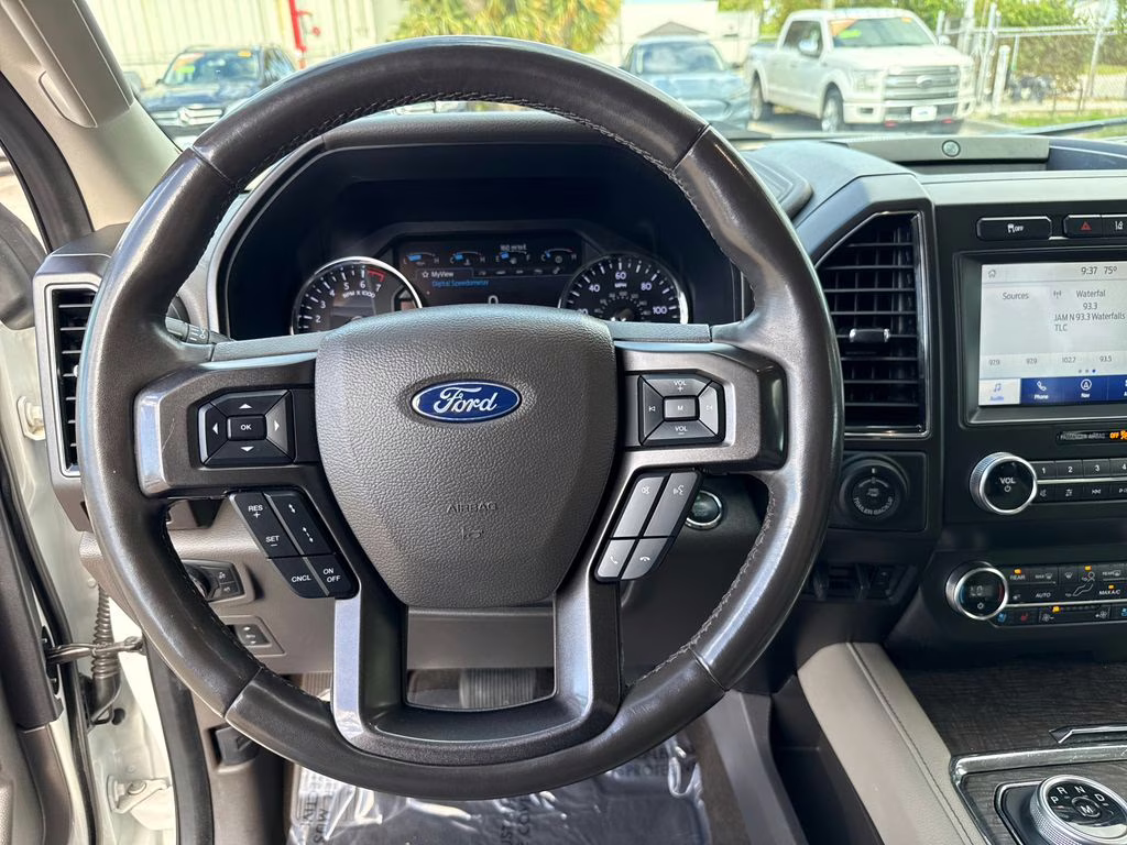2021 Star White Metallic Tri-Coat Ford Expedition Max Limited RWD SUV