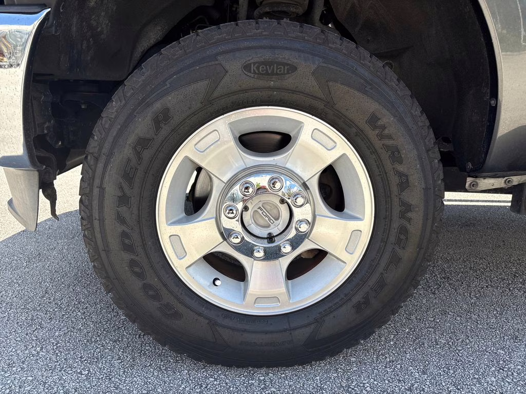 2016 Magnetic Metallic Ford Super Duty F-250 SRW XLT 4X4 Truck