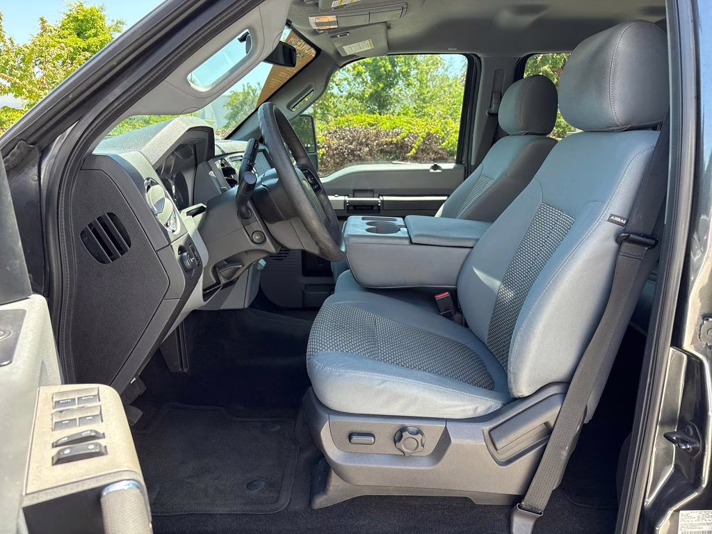 2016 Magnetic Metallic Ford Super Duty F-250 SRW XLT 4X4 Truck