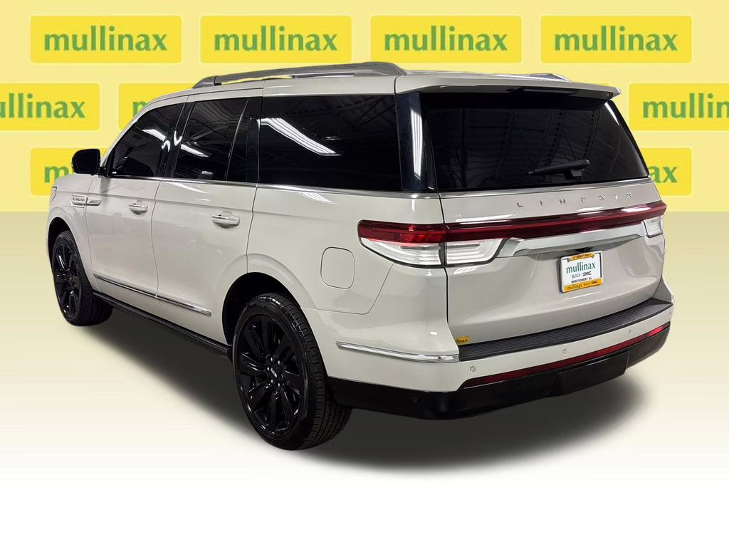 2022 Pearl Metallic Lincoln Navigator Reserve 4X4 SUV