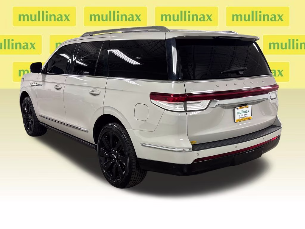2022 Pearl Metallic Lincoln Navigator Reserve 4X4 SUV