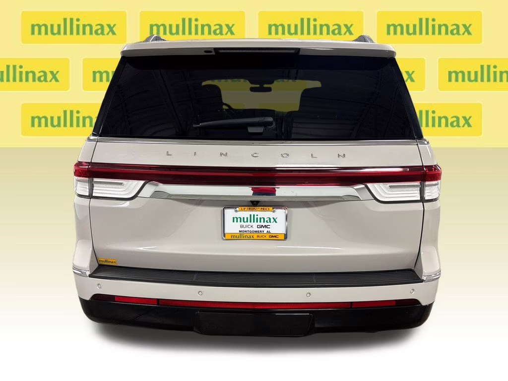 2022 Pearl Metallic Lincoln Navigator Reserve 4X4 SUV