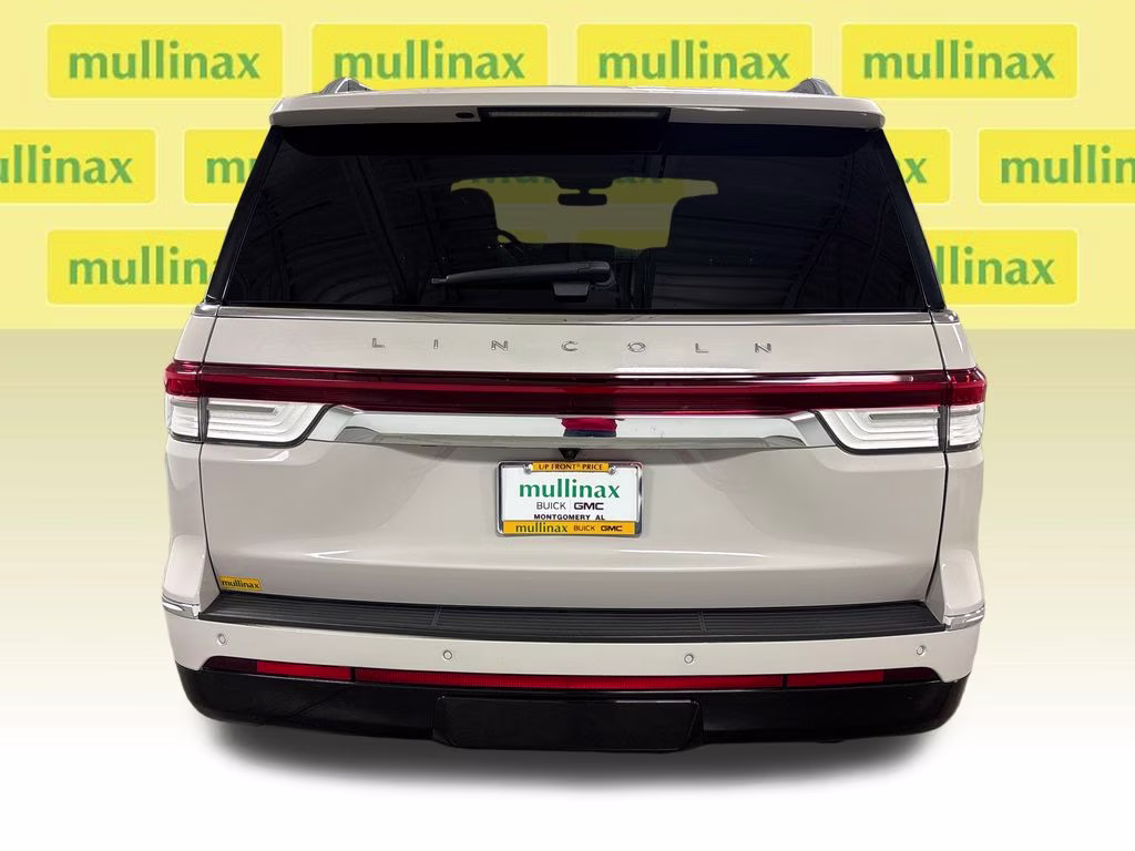 2022 Pearl Metallic Lincoln Navigator Reserve 4X4 SUV