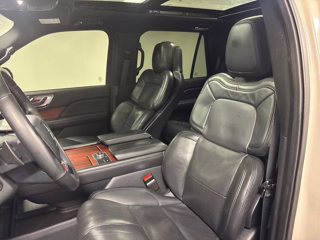 2022 Pearl Metallic Lincoln Navigator Reserve 4X4 SUV