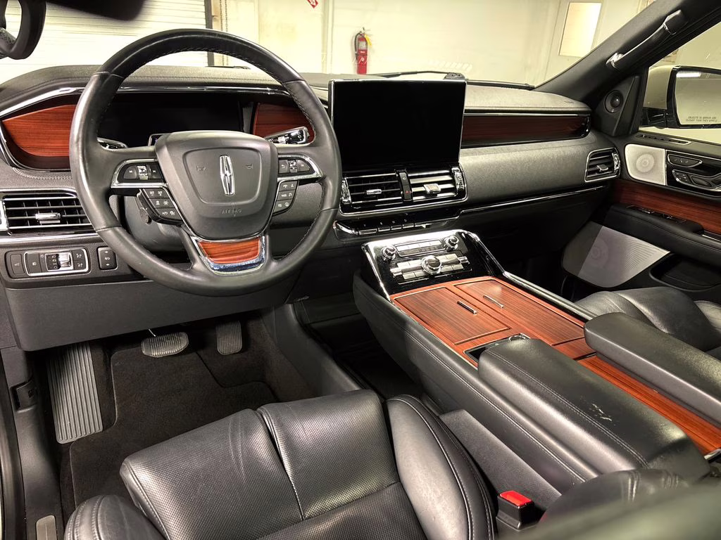 2022 Pearl Metallic Lincoln Navigator Reserve 4X4 SUV
