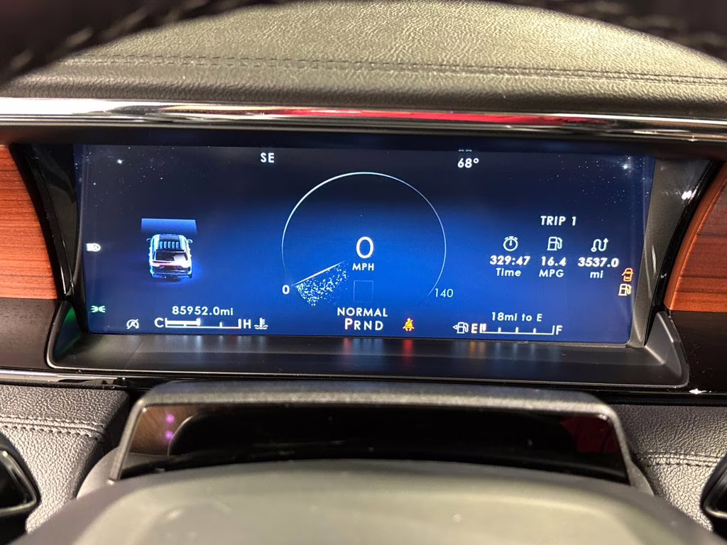 2022 Pearl Metallic Lincoln Navigator Reserve 4X4 SUV