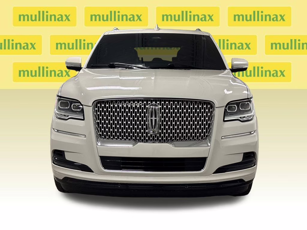 2022 Pearl Metallic Lincoln Navigator Reserve 4X4 SUV