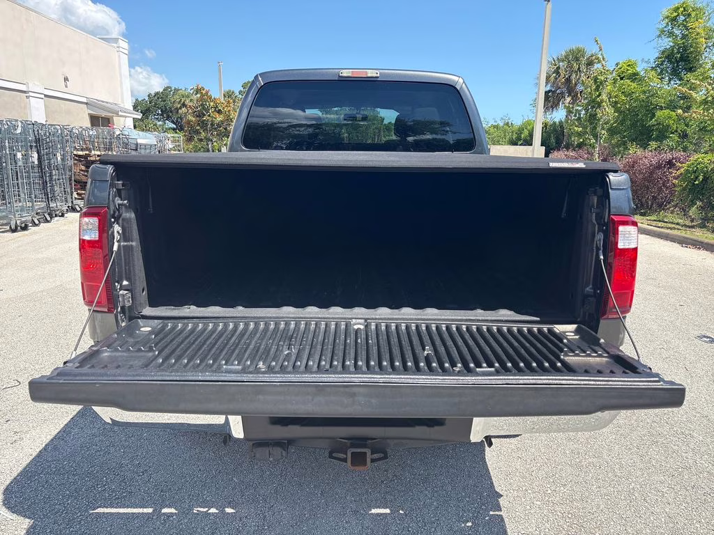 2016 Magnetic Metallic Ford Super Duty F-250 SRW XLT 4X4 Truck