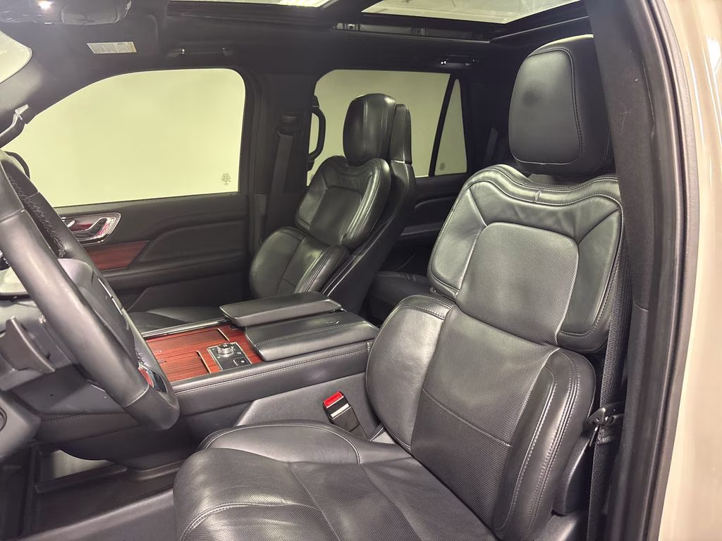 2022 Pearl Metallic Lincoln Navigator Reserve 4X4 SUV