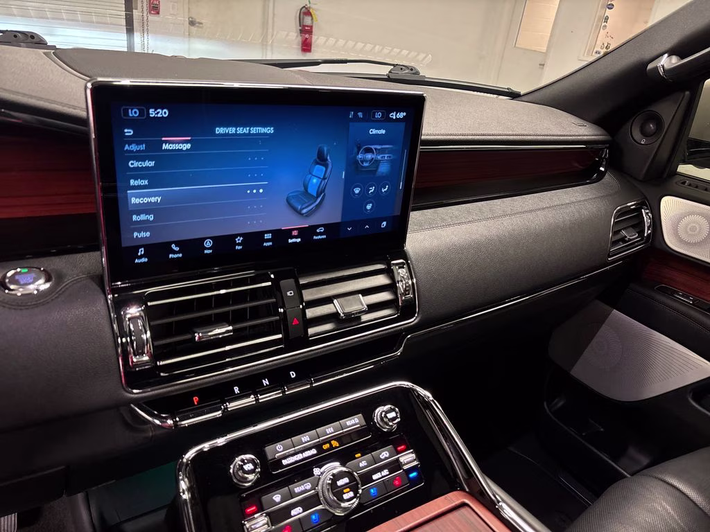 2022 Pearl Metallic Lincoln Navigator Reserve 4X4 SUV