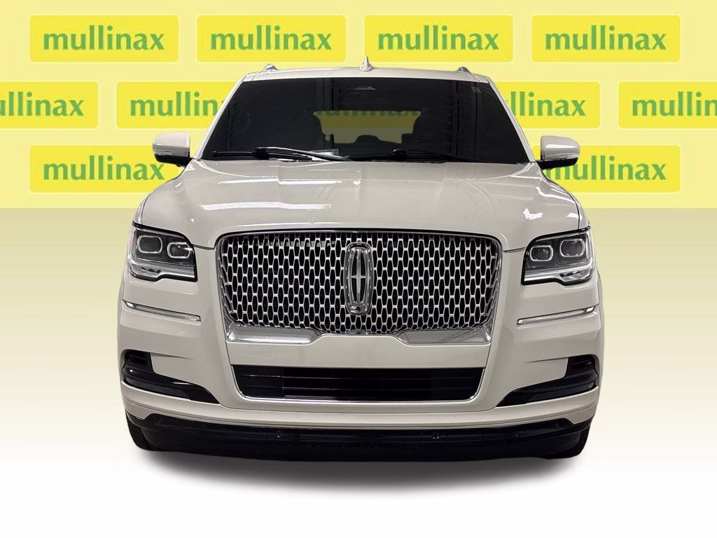 2022 Pearl Metallic Lincoln Navigator Reserve 4X4 SUV