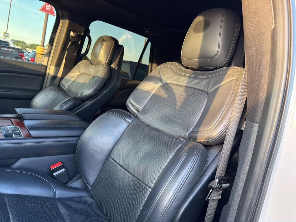 2022 Pearl Metallic Lincoln Navigator Reserve 4X4 SUV