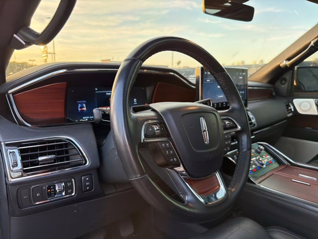 2022 Pearl Metallic Lincoln Navigator Reserve 4X4 SUV