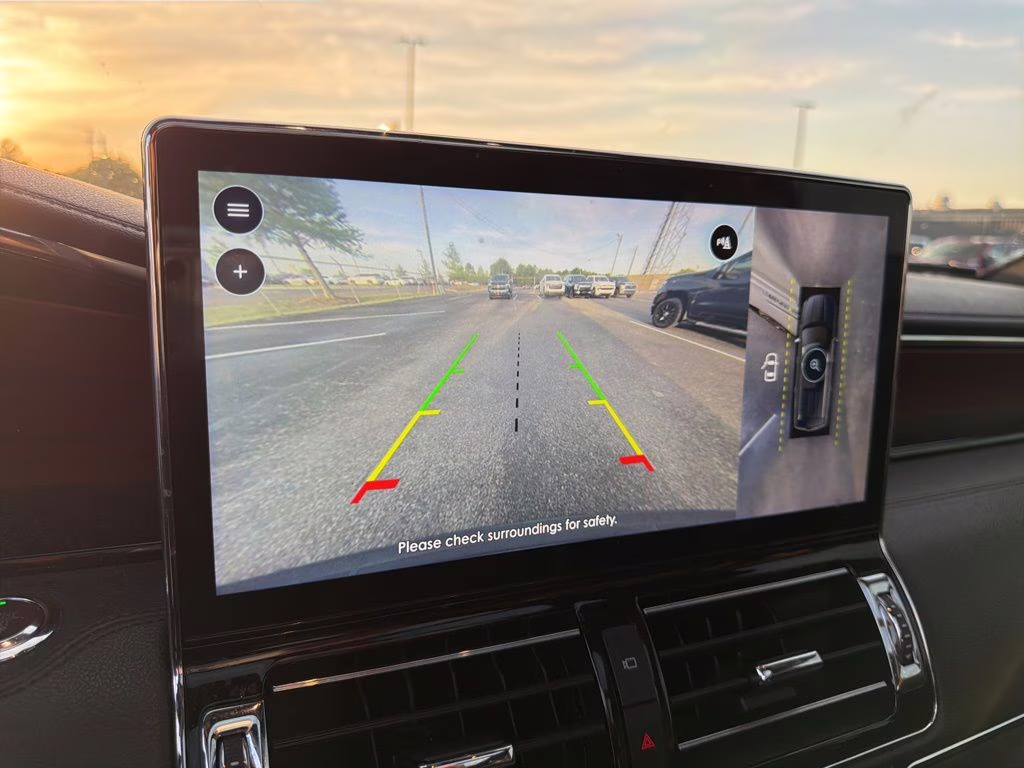 2022 Pearl Metallic Lincoln Navigator Reserve 4X4 SUV