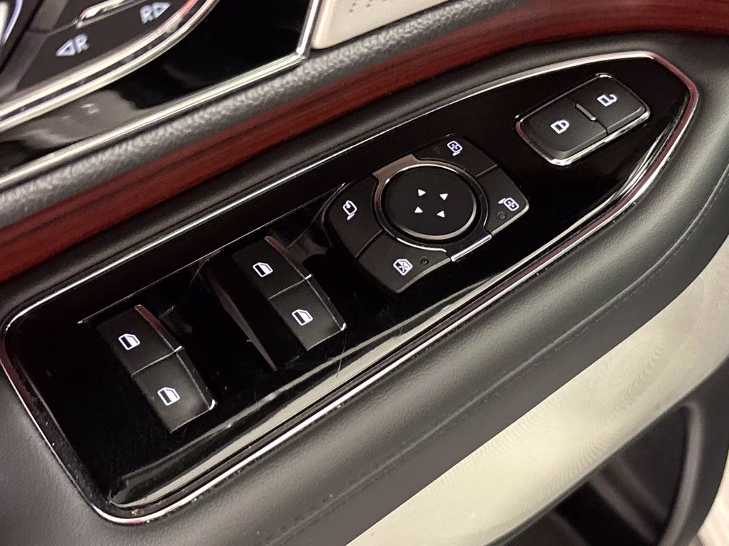 2022 Pearl Metallic Lincoln Navigator Reserve 4X4 SUV