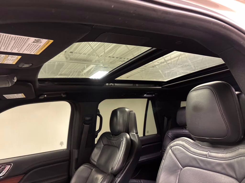 2022 Pearl Metallic Lincoln Navigator Reserve 4X4 SUV