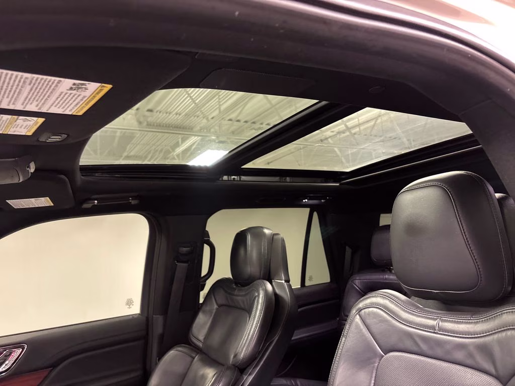 2022 Pearl Metallic Lincoln Navigator Reserve 4X4 SUV