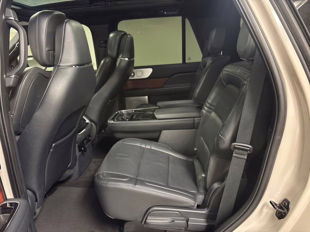2022 Pearl Metallic Lincoln Navigator Reserve 4X4 SUV