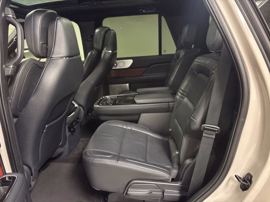 2022 Pearl Metallic Lincoln Navigator Reserve 4X4 SUV