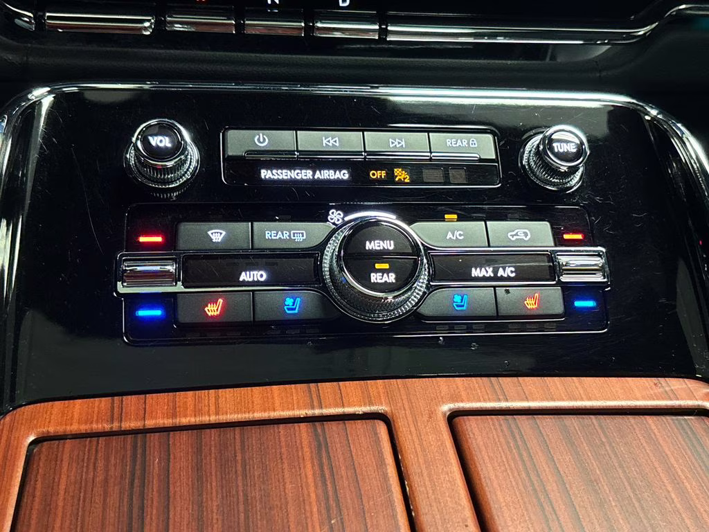 2022 Pearl Metallic Lincoln Navigator Reserve 4X4 SUV