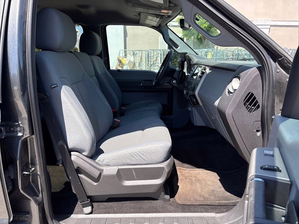 2016 Magnetic Metallic Ford Super Duty F-250 SRW XLT 4X4 Truck
