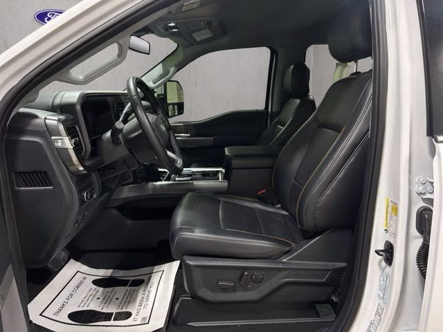 2025 Oxford White Ford Super Duty F-350 DRW Lariat 4X4 Truck
