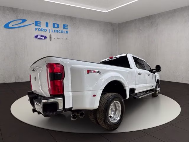 2025 Oxford White Ford Super Duty F-350 DRW Lariat 4X4 Truck