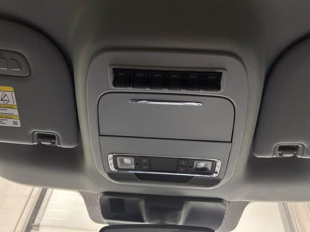 2025 Oxford White Ford Super Duty F-350 DRW Lariat 4X4 Truck