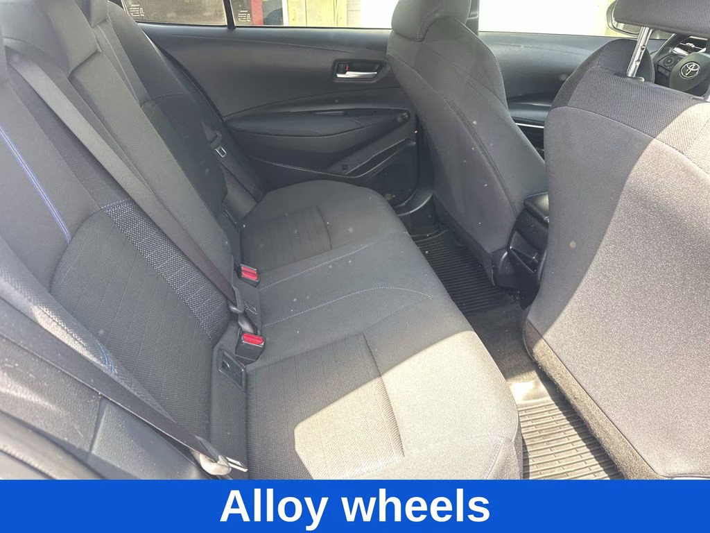 2022 Classic Silver Metallic Toyota Corolla SE FWD Sedan