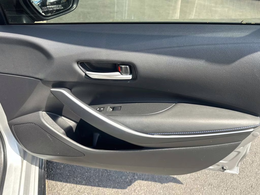 2022 Classic Silver Metallic Toyota Corolla SE FWD Sedan