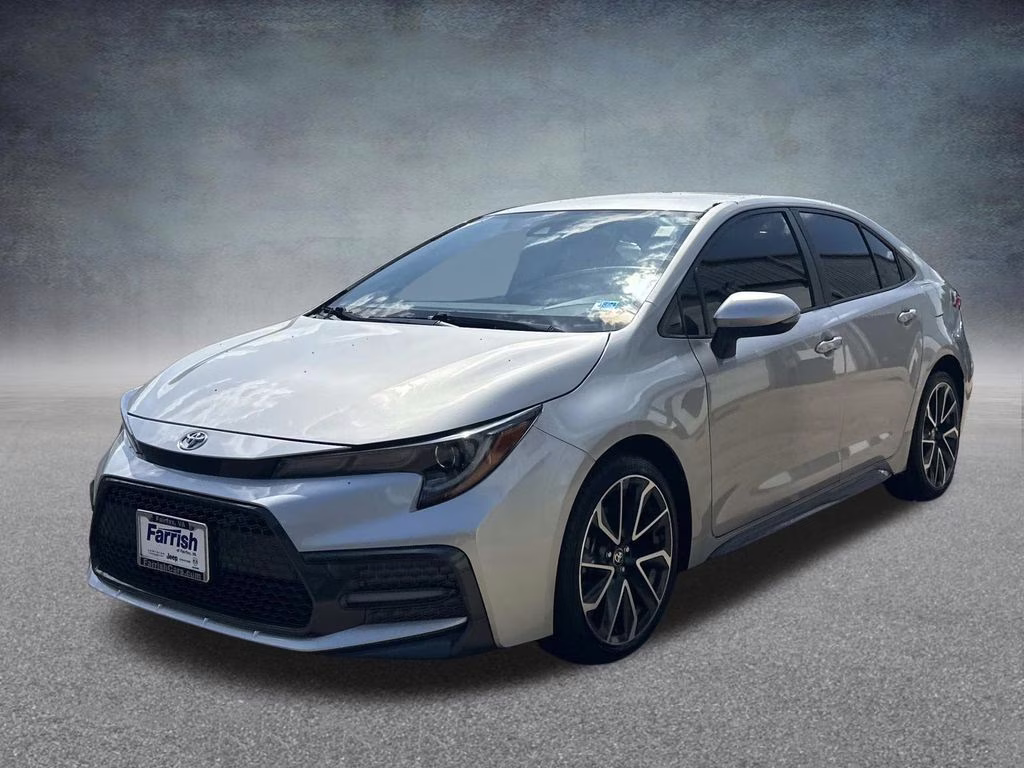 2022 Classic Silver Metallic Toyota Corolla SE FWD Sedan