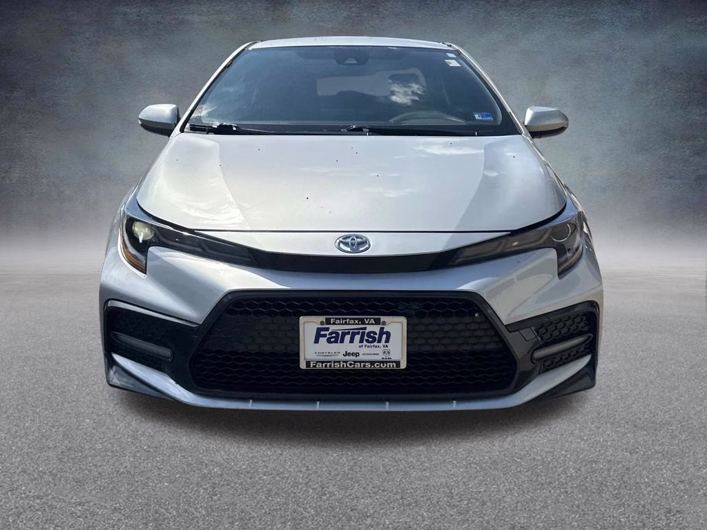 2022 Classic Silver Metallic Toyota Corolla SE FWD Sedan