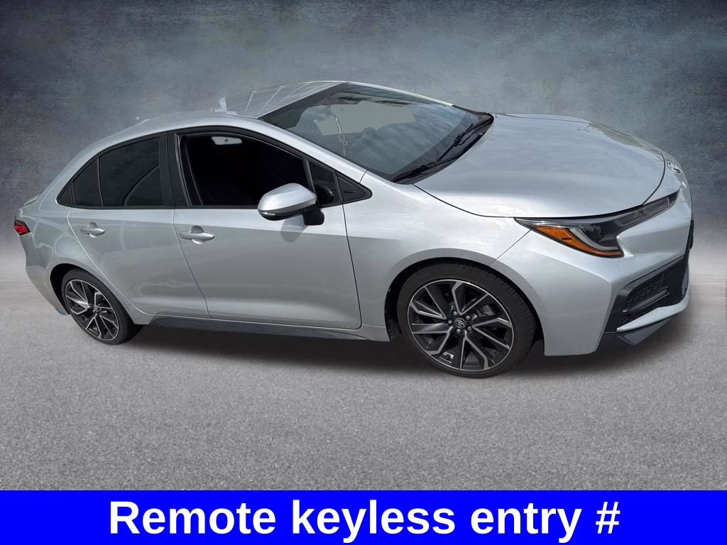 2022 Classic Silver Metallic Toyota Corolla SE FWD Sedan
