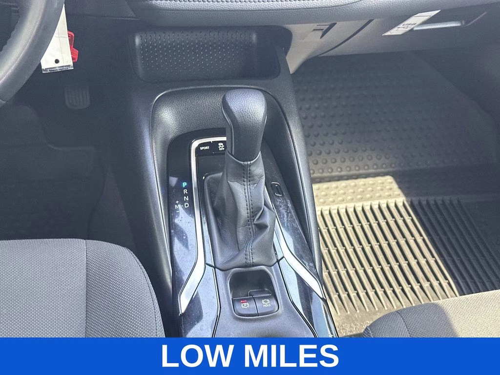 2022 Classic Silver Metallic Toyota Corolla SE FWD Sedan