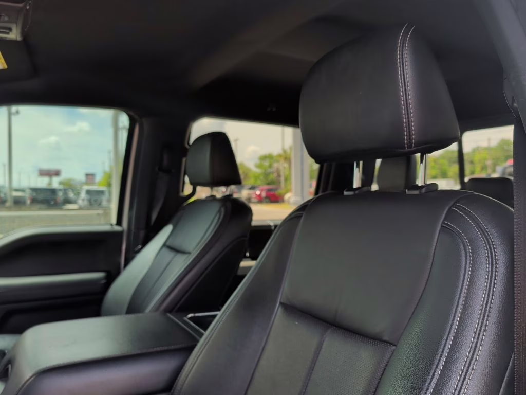 2022 White Metallic Ford Super Duty F-250 SRW Lariat 4X4 Truck