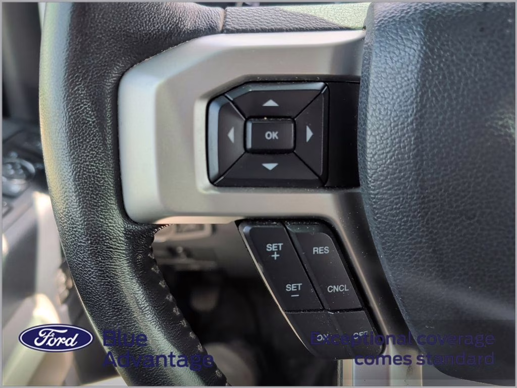 2022 White Metallic Ford Super Duty F-250 SRW Lariat 4X4 Truck