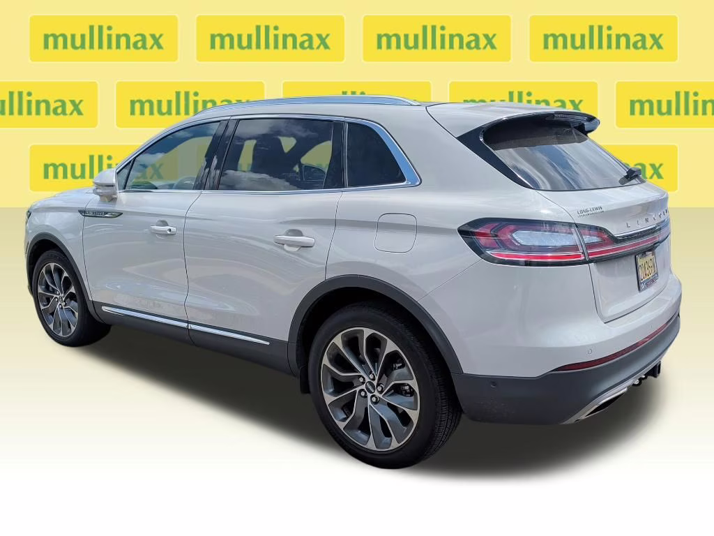 2022 Ceramic Pearl Metallic Tinted Clearcoat Lincoln Nautilus Reserve FWD SUV