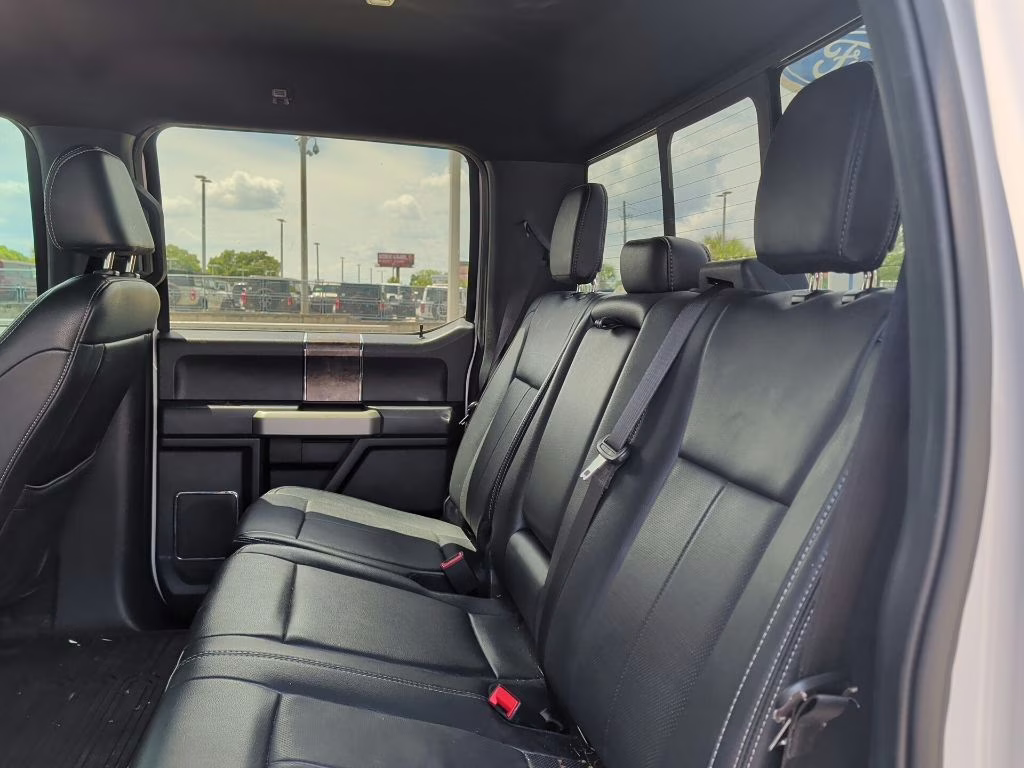 2022 White Metallic Ford Super Duty F-250 SRW Lariat 4X4 Truck