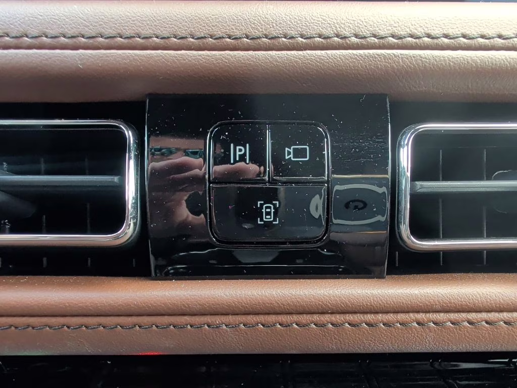 2022 Ceramic Pearl Metallic Tinted Clearcoat Lincoln Nautilus Reserve FWD SUV