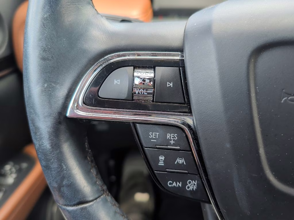 2022 Ceramic Pearl Metallic Tinted Clearcoat Lincoln Nautilus Reserve FWD SUV