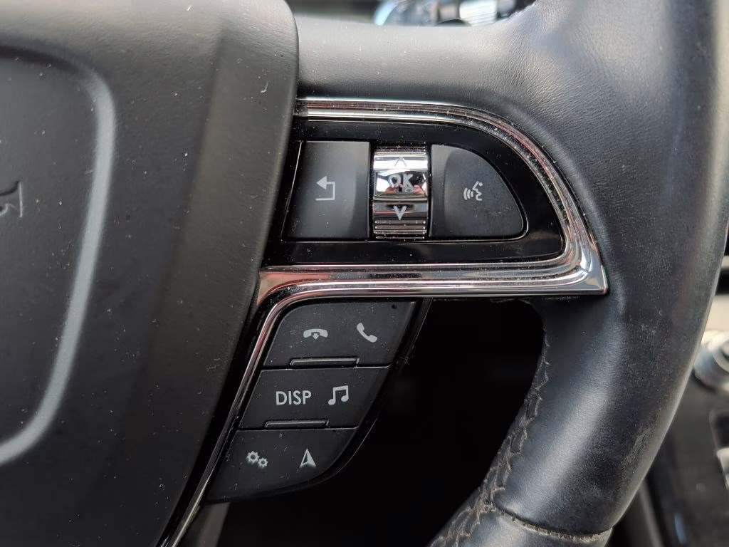 2022 Ceramic Pearl Metallic Tinted Clearcoat Lincoln Nautilus Reserve FWD SUV