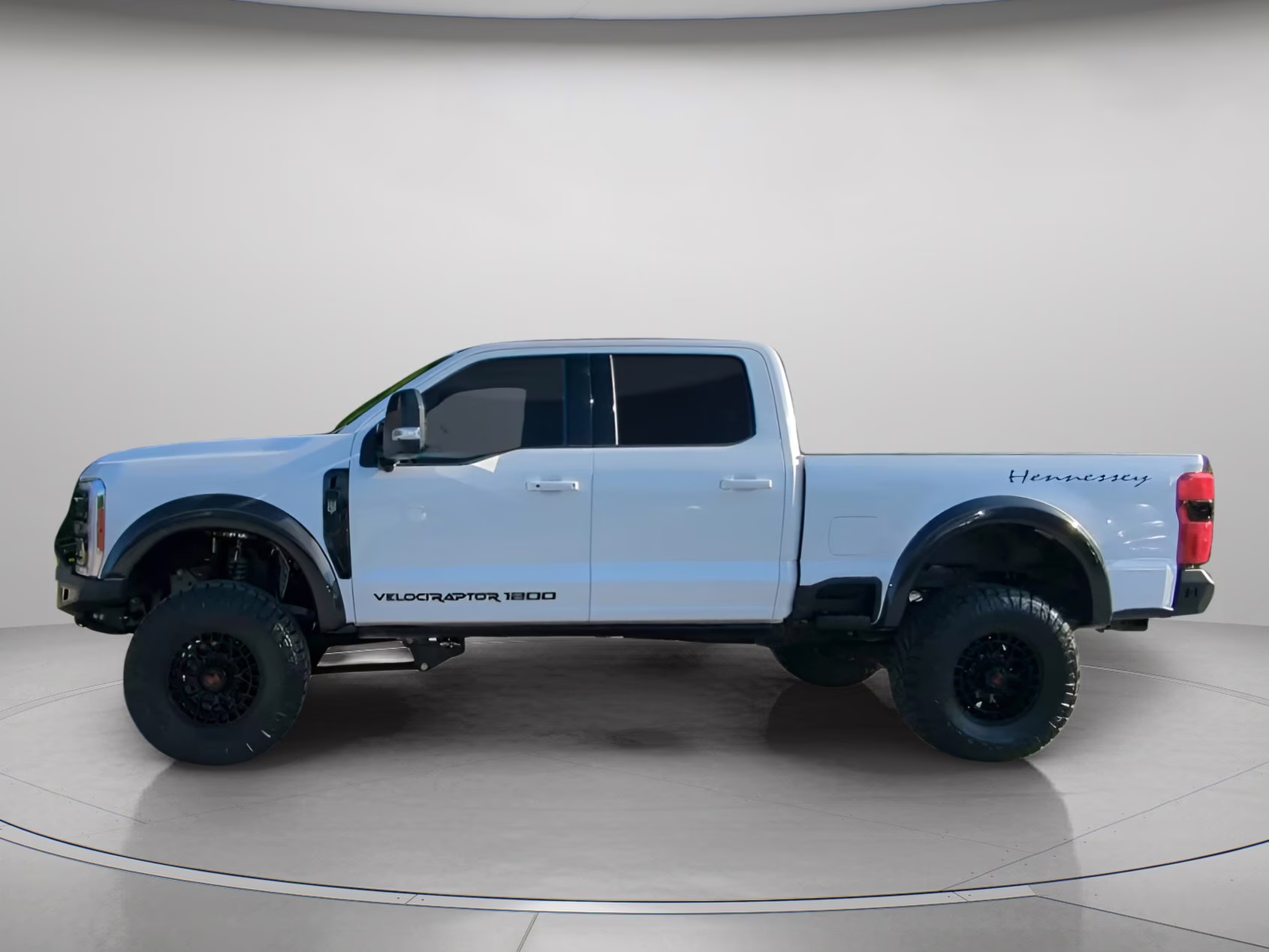 2026 Star White Metallic Tri-Coat Ford Super Duty F-250 SRW LARIAT Crew Cab Pickup 4X4 Truck