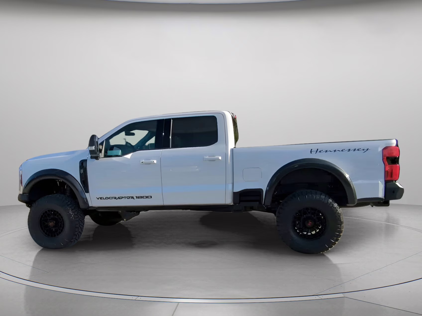 2026 Star White Metallic Tri-Coat Ford Super Duty F-250 SRW LARIAT Crew Cab Pickup 4X4 Truck
