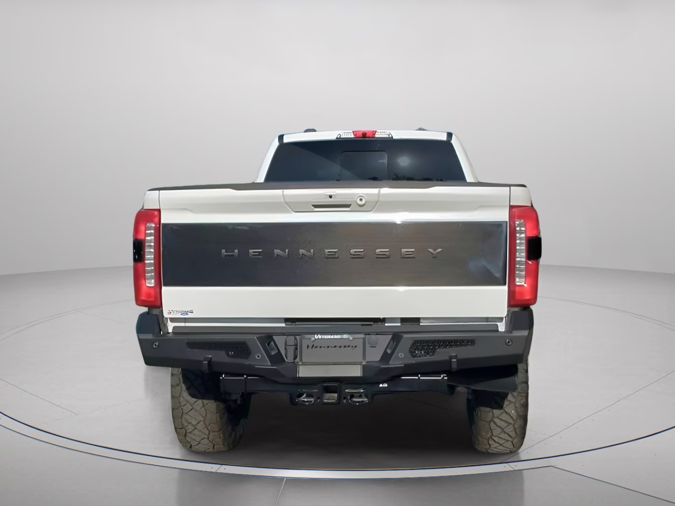 2026 Star White Metallic Tri-Coat Ford Super Duty F-250 SRW LARIAT Crew Cab Pickup 4X4 Truck